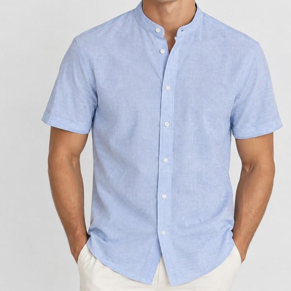 Zara men’s light blue short-sleeve button-down 💙